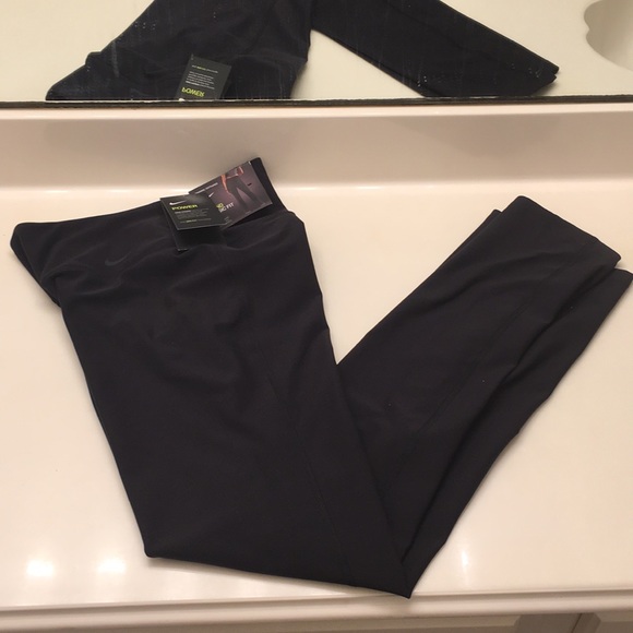 Nike Women's Legend Classic Fit Training Pants - Picture 6 of 8
